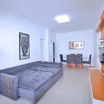 Moderno E Estiloso: 2 Quartos, Perto Da Praia