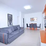 Moderno E Estiloso: 2 Quartos, Perto Da Praia